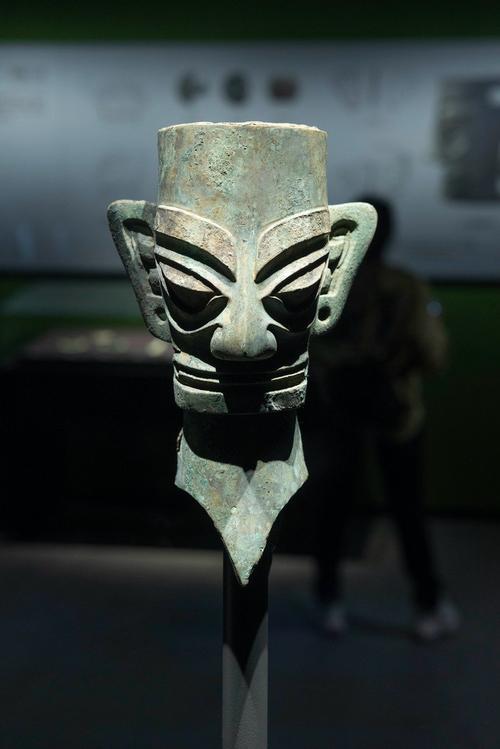 天府之国携手东方之珠 “凝视三星堆”大